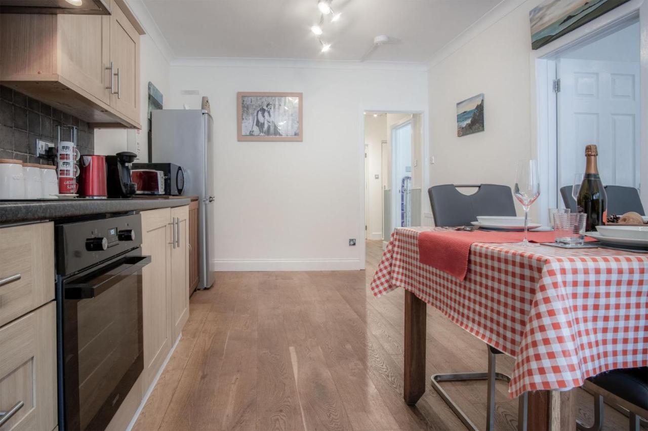 Glenvale - 2 Bedroom Apartment - Saundersfoot Exterior photo